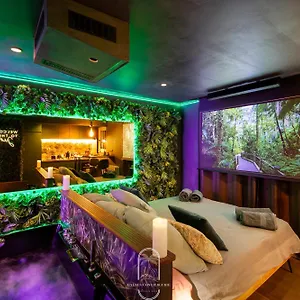 https://jungle-love-room-balneo-cinema-by-hc.fr-provencehotel.com